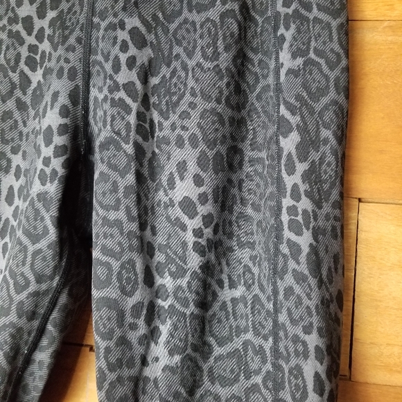 Betsy Jhonson leopard print capri leggings size M - Picture 3 of 6